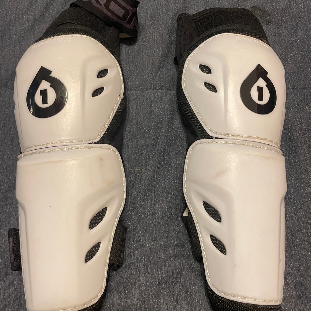 SixSixOne elbow pads size S